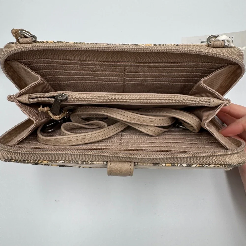 Sakroots Smartphone Crossbody Women Sand Tap Floral Elephant Wristlet 106972